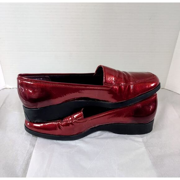 Candied Apple Red Patent Leather Loafers. Statement Shoes. Size 9.5 Worthington - Picture 9 of 12